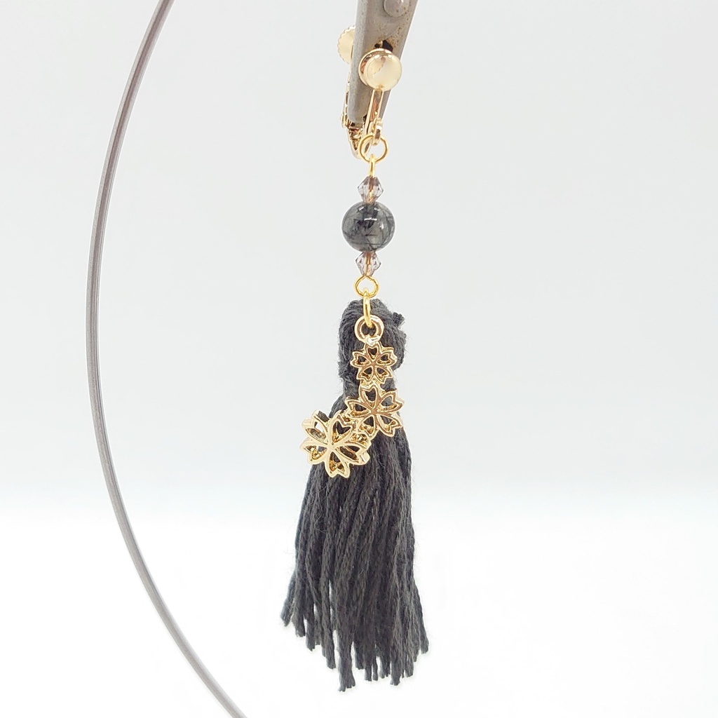 ブラックルチルクォーツ・桜・グレータッセルイヤリング