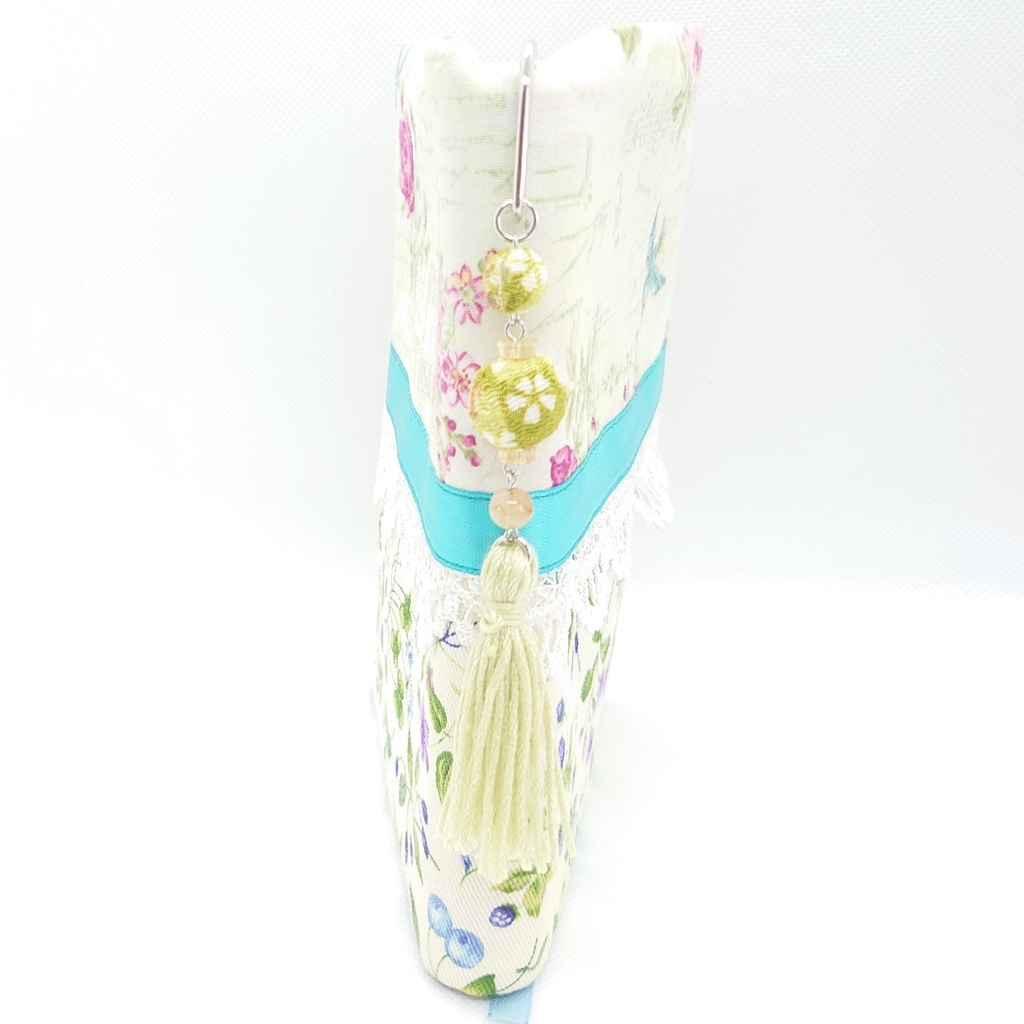 ちりめんボール・アップルグリーンタッセルブックマーカー