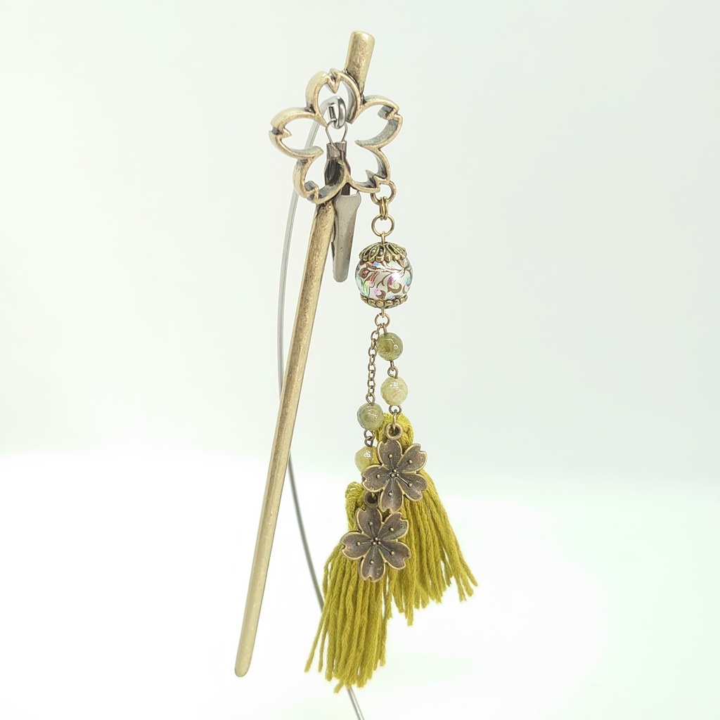 グリーンガーネット・アップルグリーンタッセル桜簪