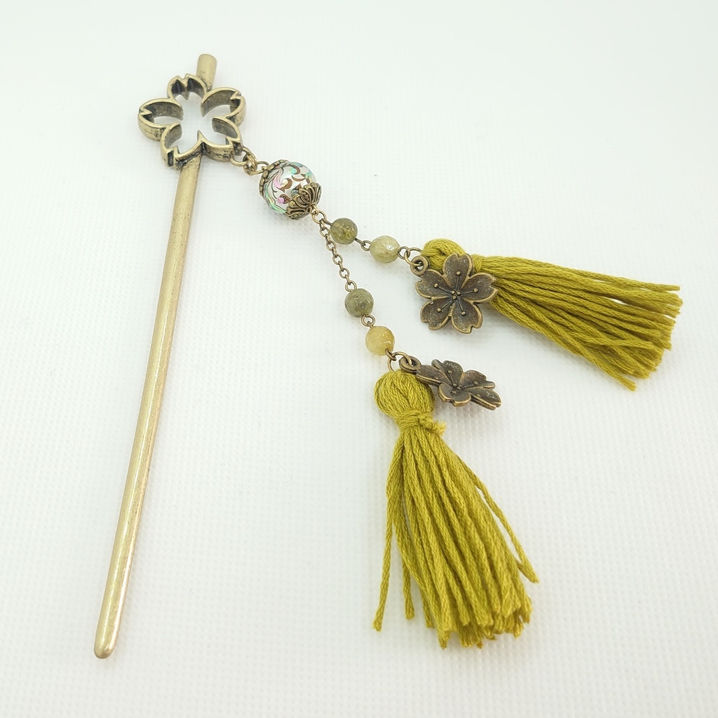 グリーンガーネット・アップルグリーンタッセル桜簪