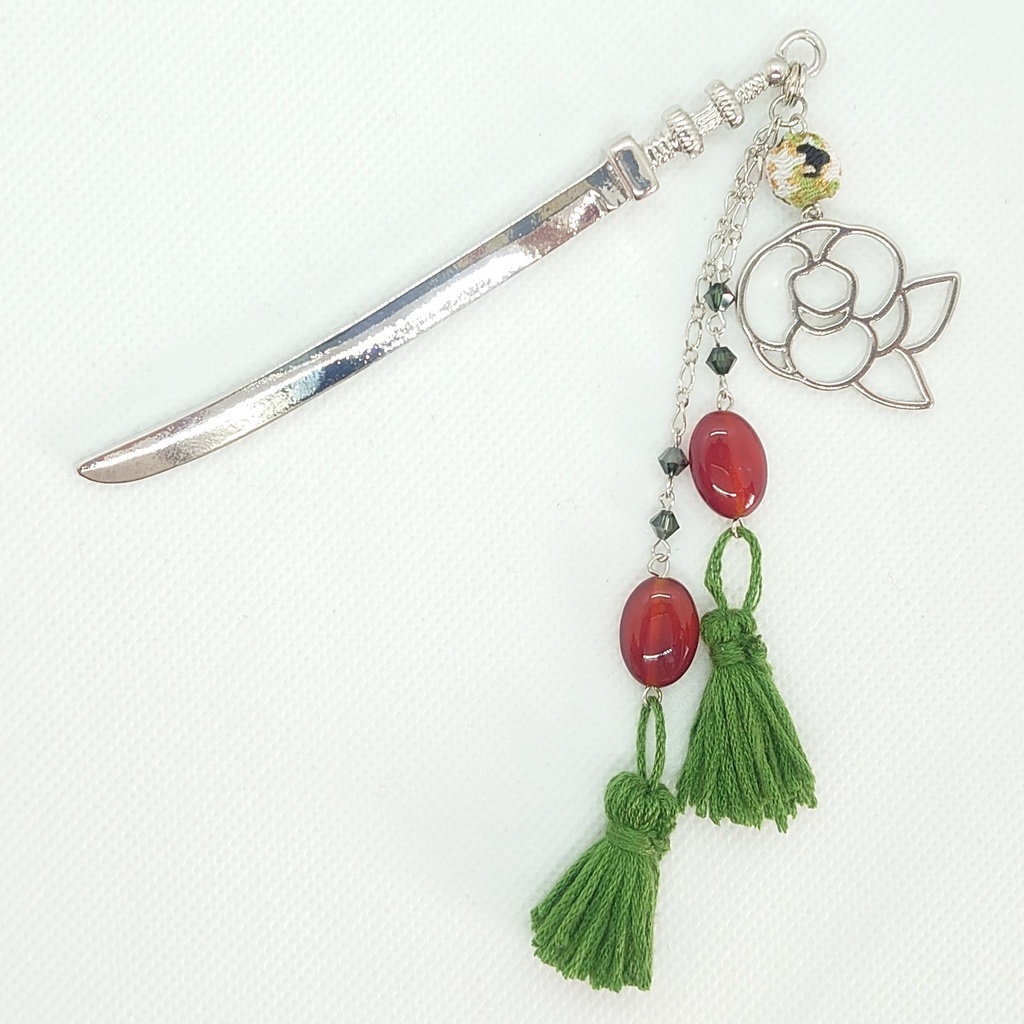 椿・赤瑪瑙・エメラルドグリーンタッセル刀簪