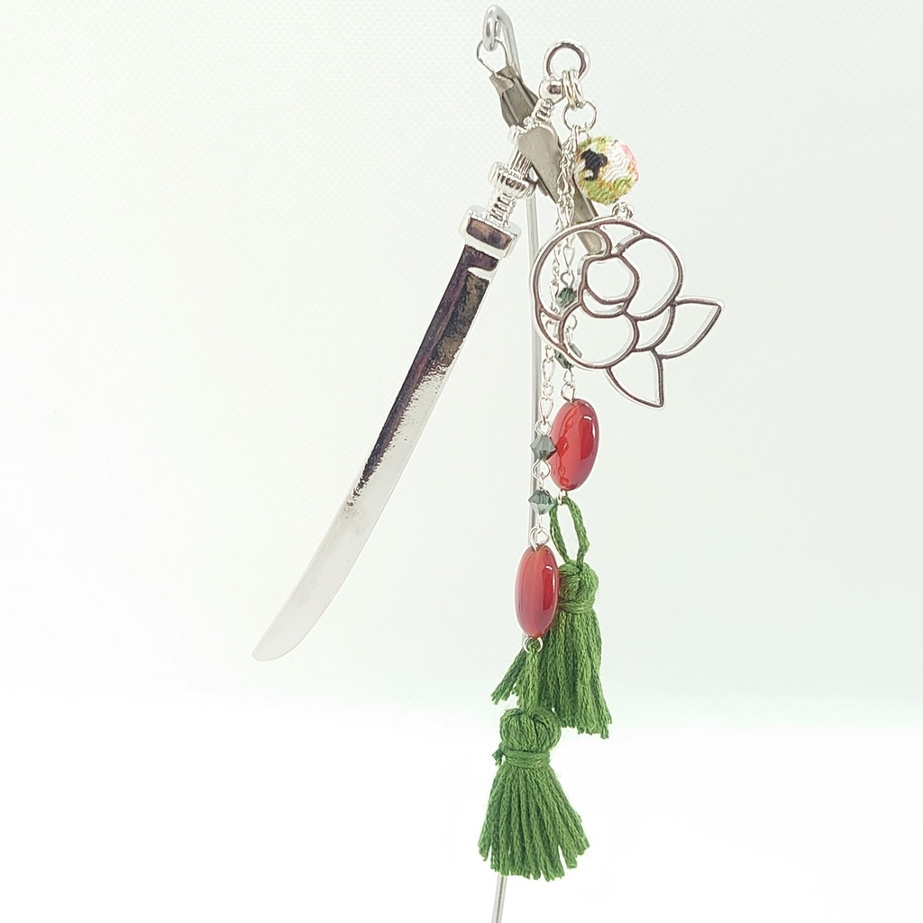 椿・赤瑪瑙・エメラルドグリーンタッセル刀簪