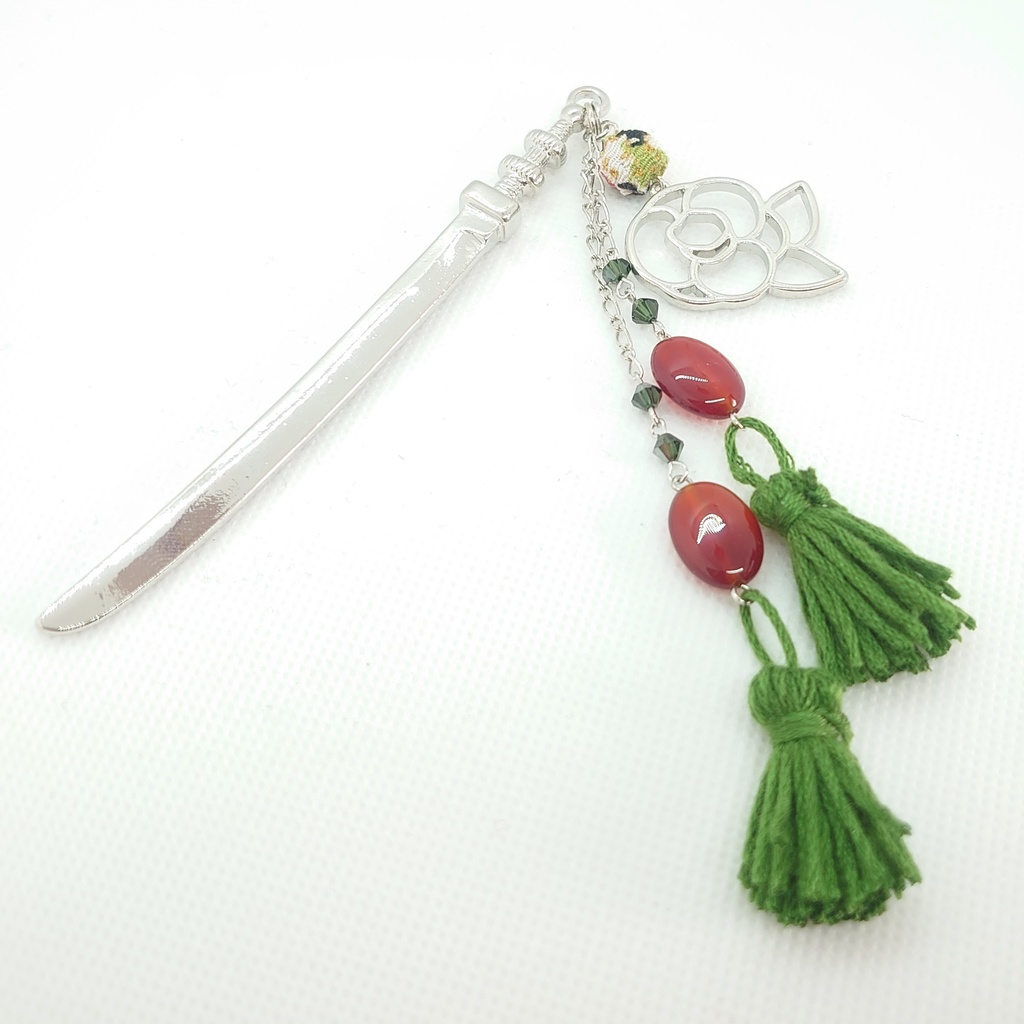 椿・赤瑪瑙・エメラルドグリーンタッセル刀簪