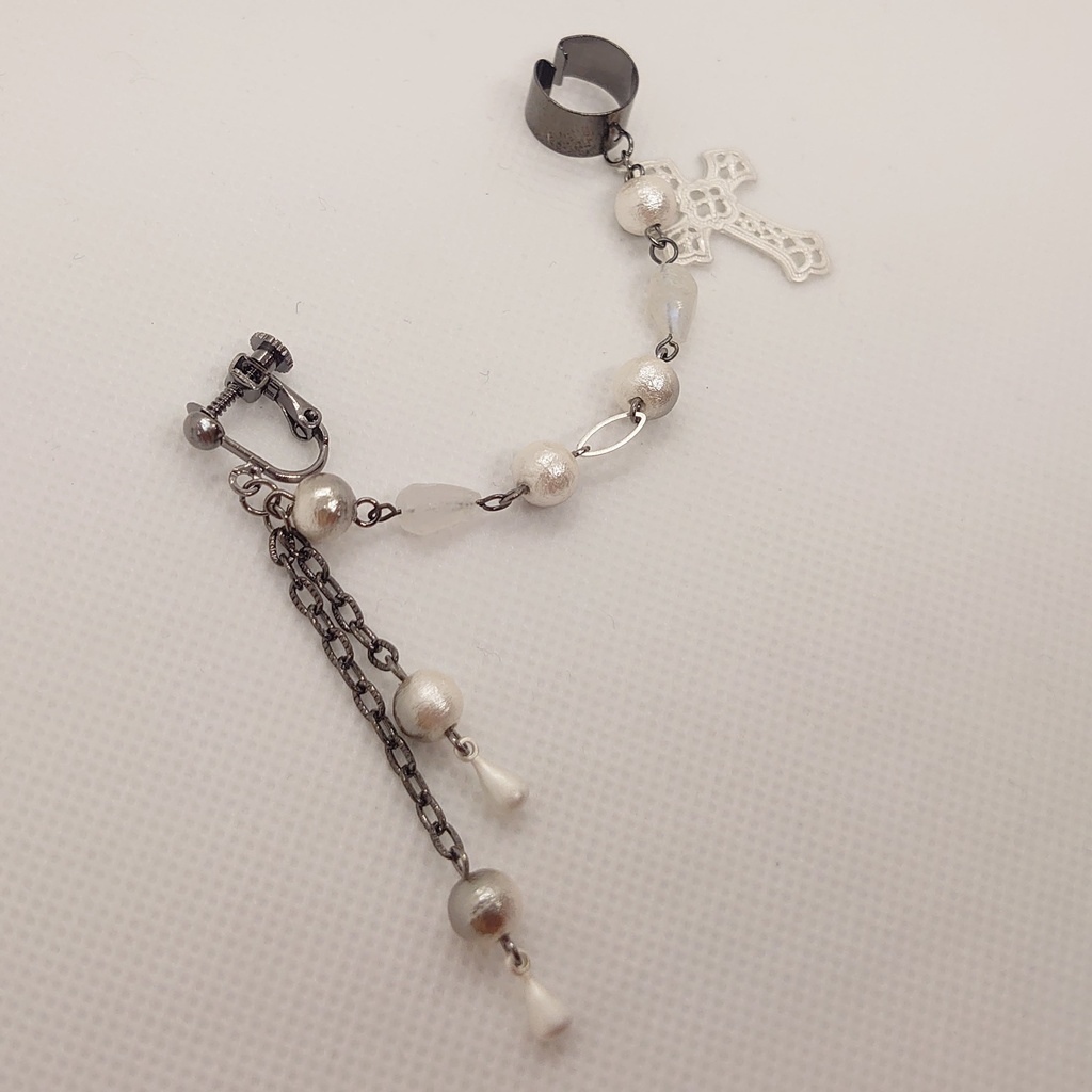 クロス・ブルームーンストンカフ付きイヤリング