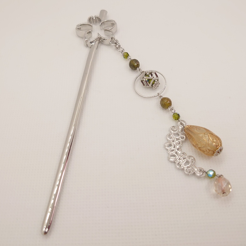 グリーンガーネット桜簪