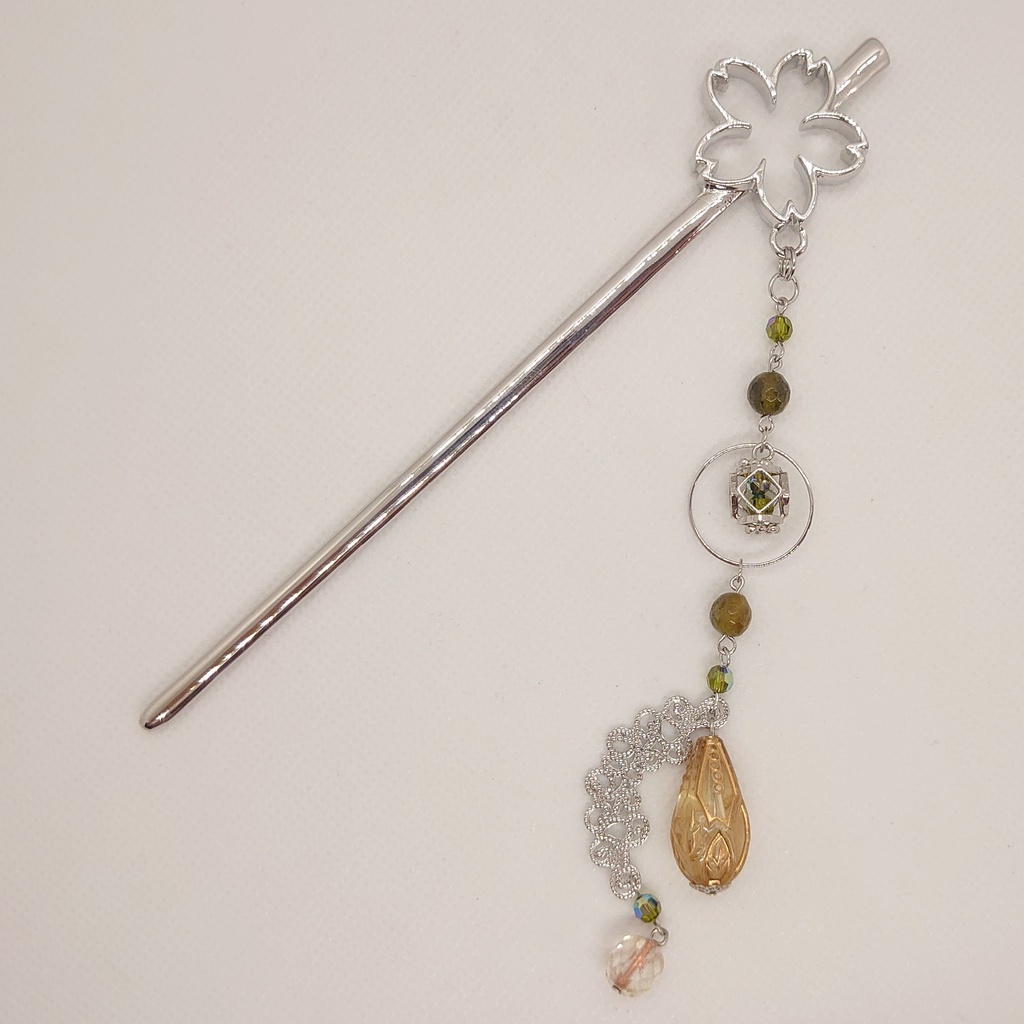 グリーンガーネット桜簪