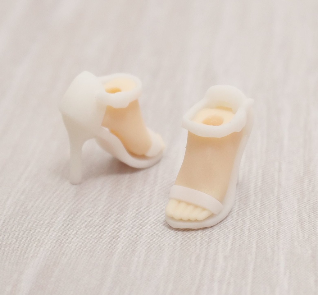 ピンヒールサンダル　白