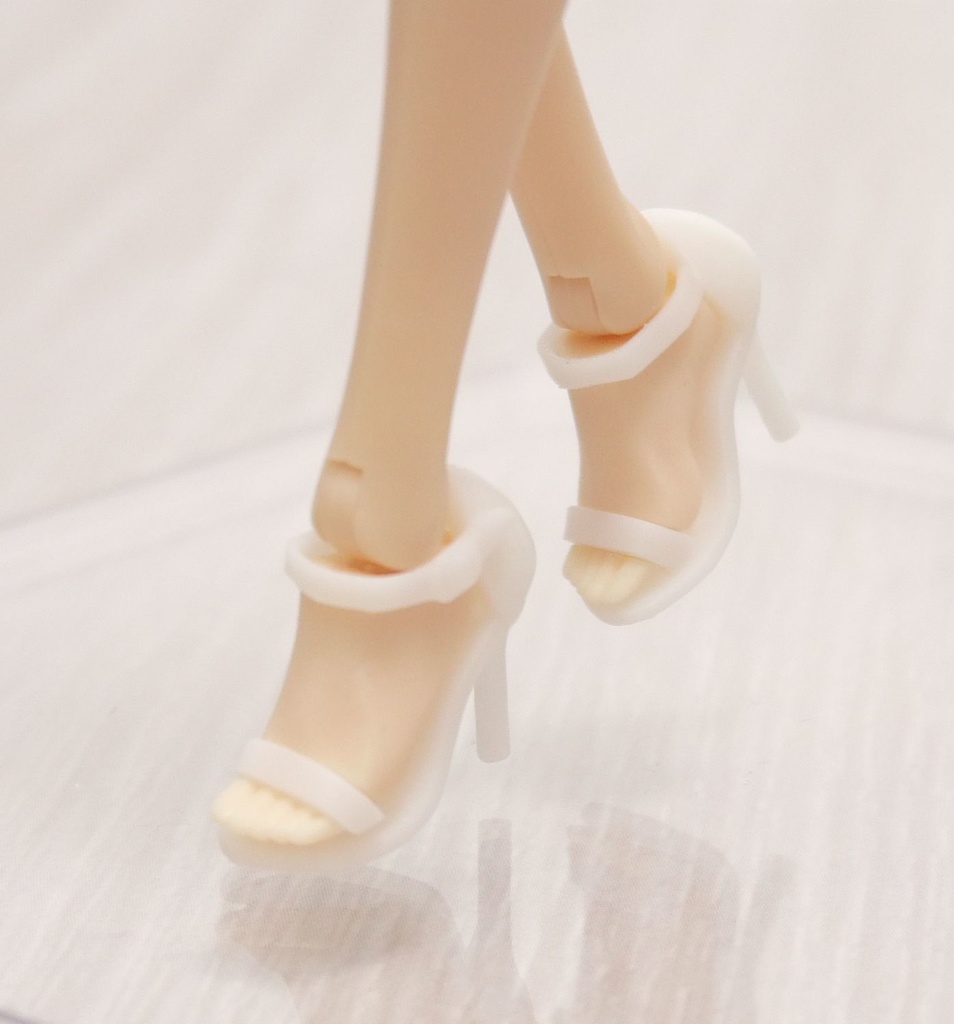 ピンヒールサンダル 白