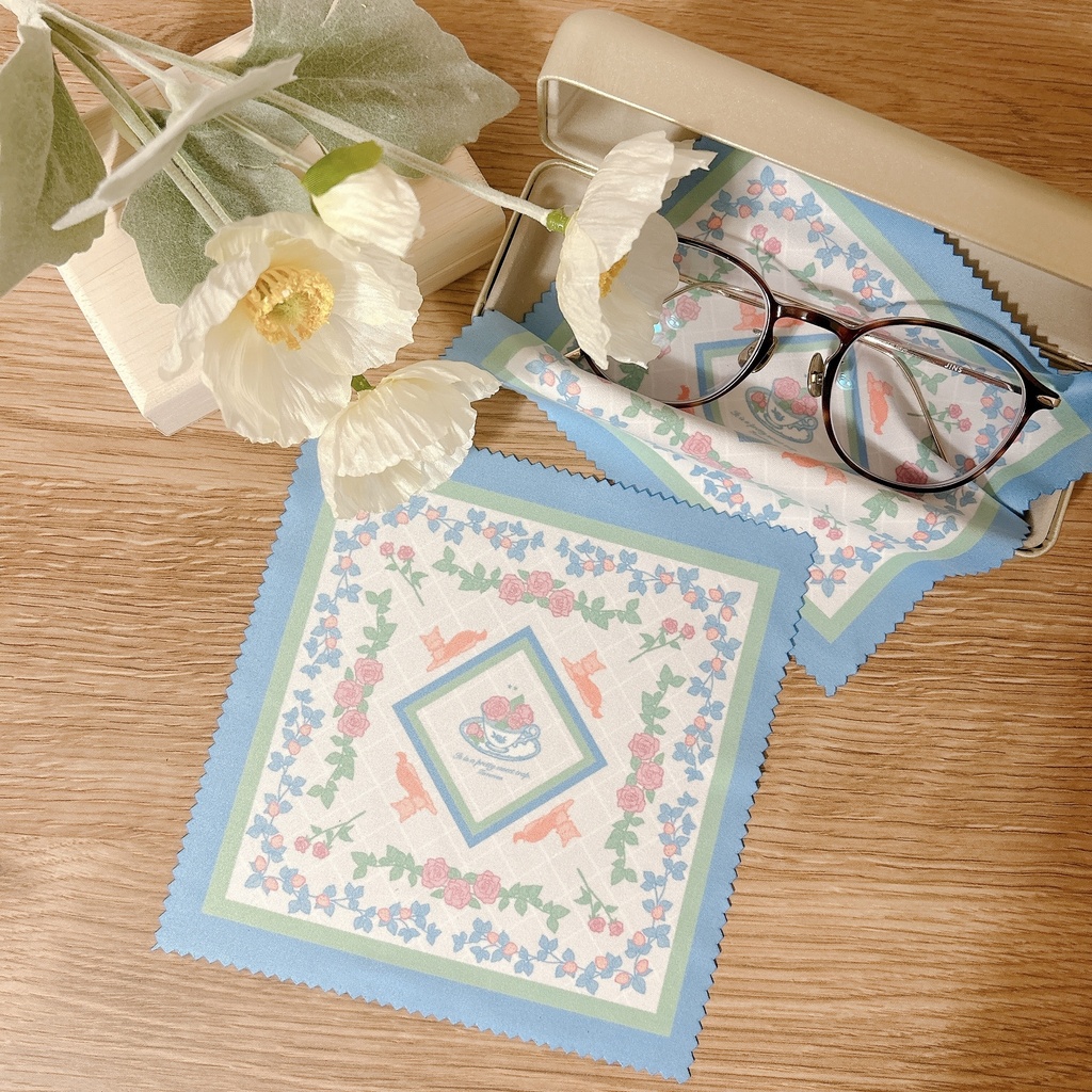 バラといちごのメガネ拭き