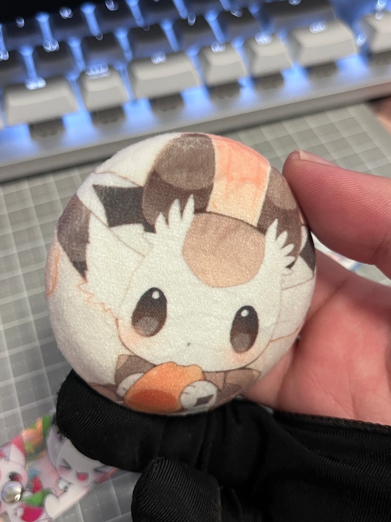 ふわふわ布缶バッジ