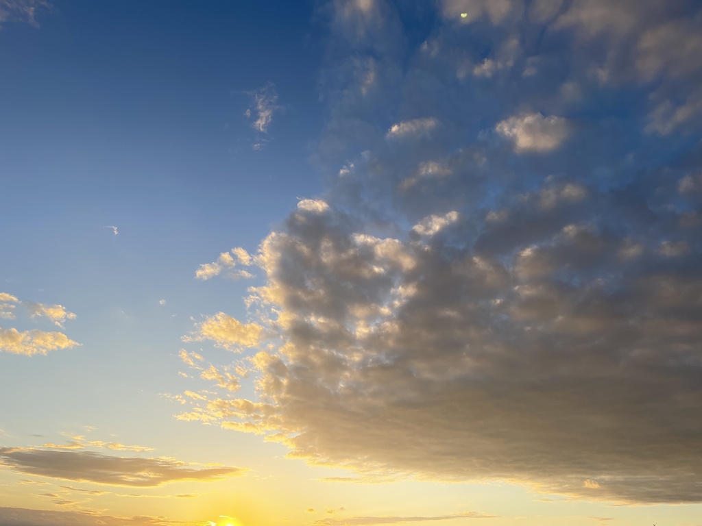 空の写真(夕暮れ雲)