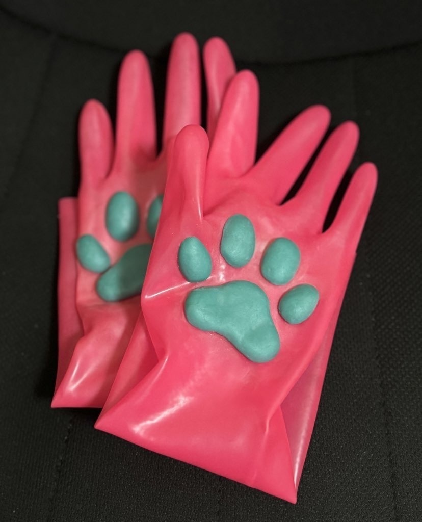 立体肉球グローブ