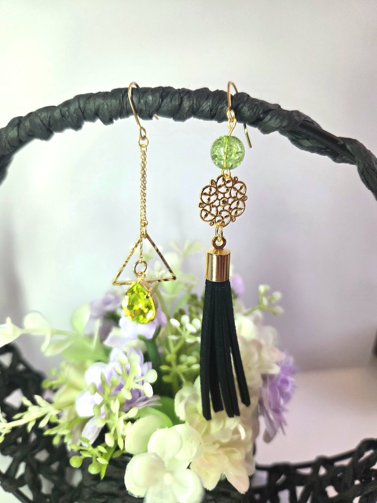 概念アクリルビーズ&クリスタルピアス