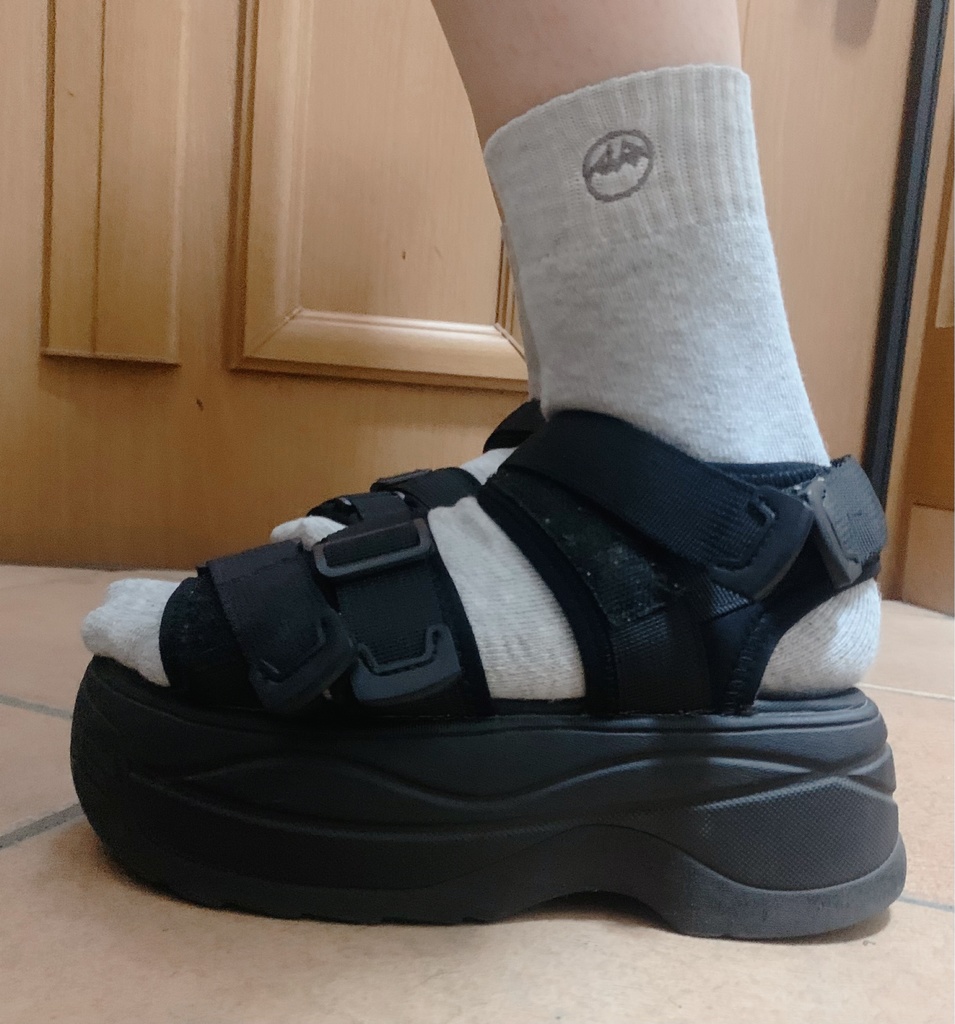 ジト目のあのこ靴下