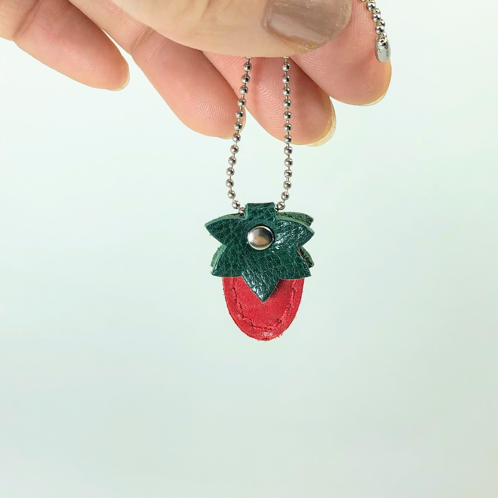 【送料無料】革イチゴのポシェット⭐︎カバン バッグ