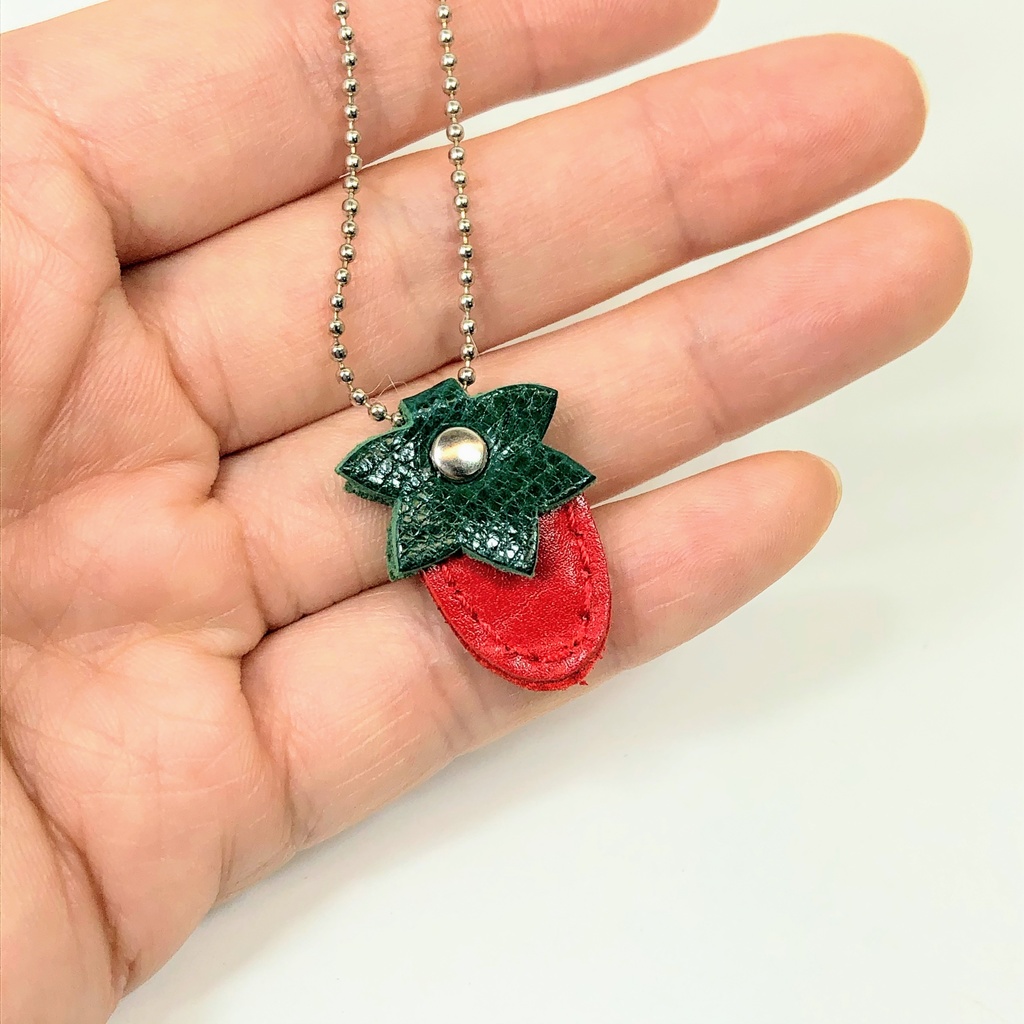 【送料無料】革イチゴのポシェット⭐︎カバン バッグ