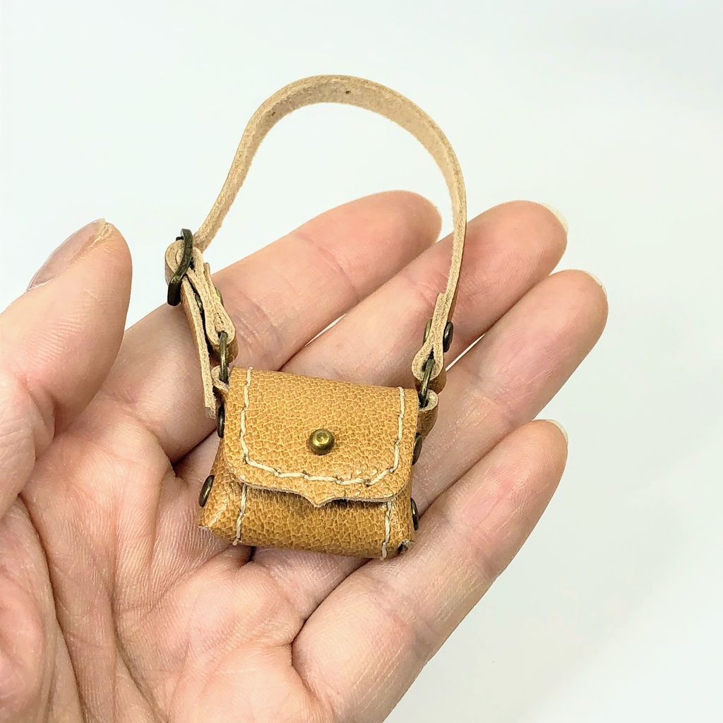 【送料無料】革のバッグ ベージュ 鞄 カバン