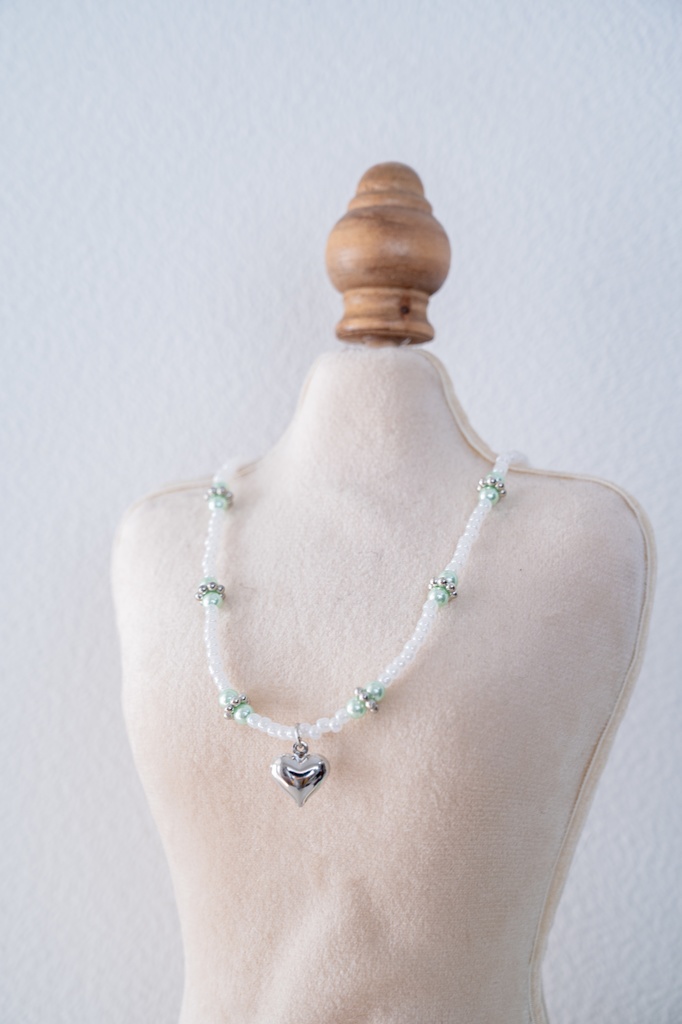 推し国カラーなネックレス