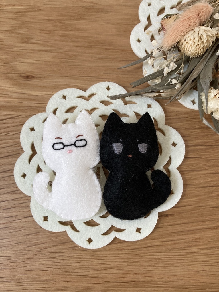 ネコリハブローチ