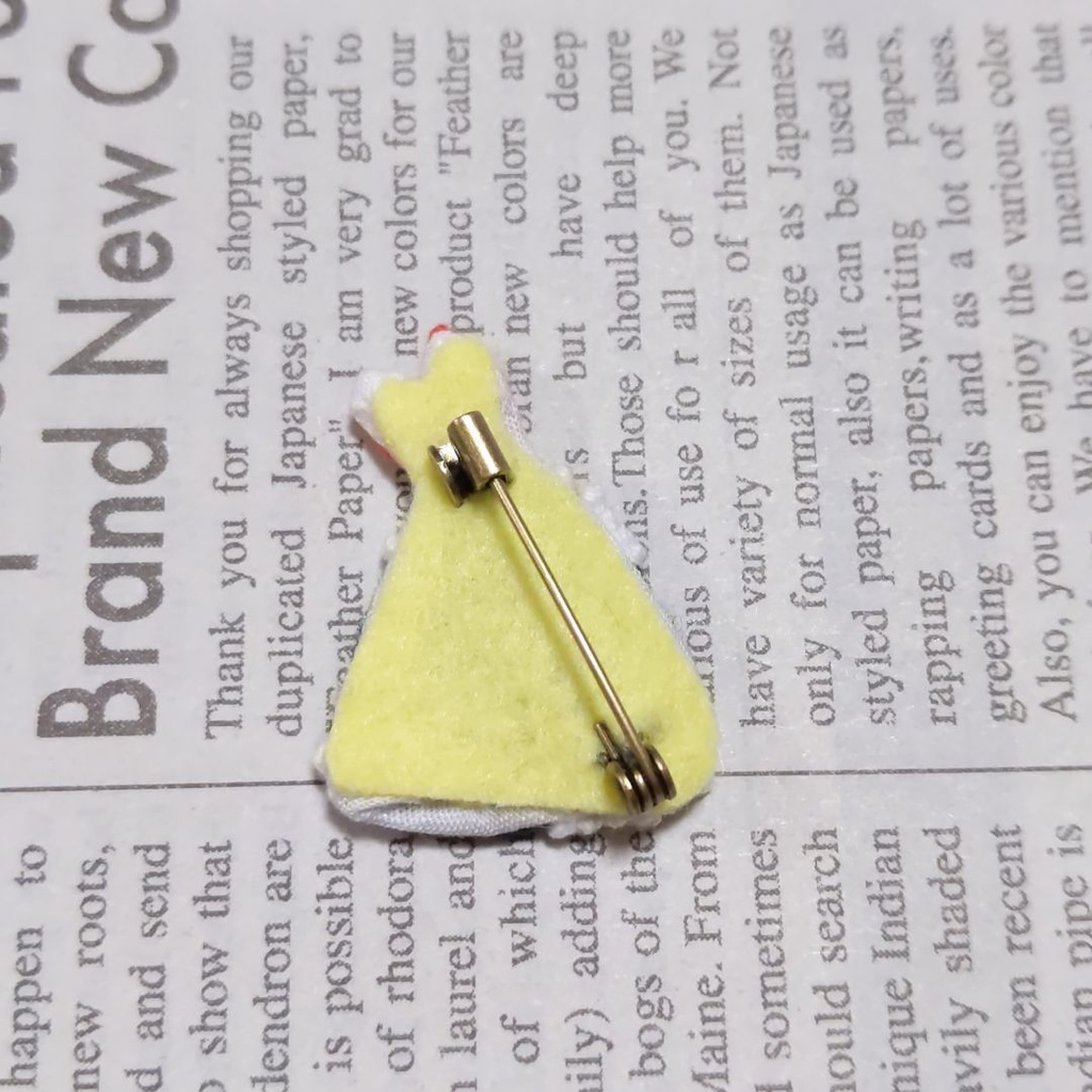 天むすの刺繍ブローチ