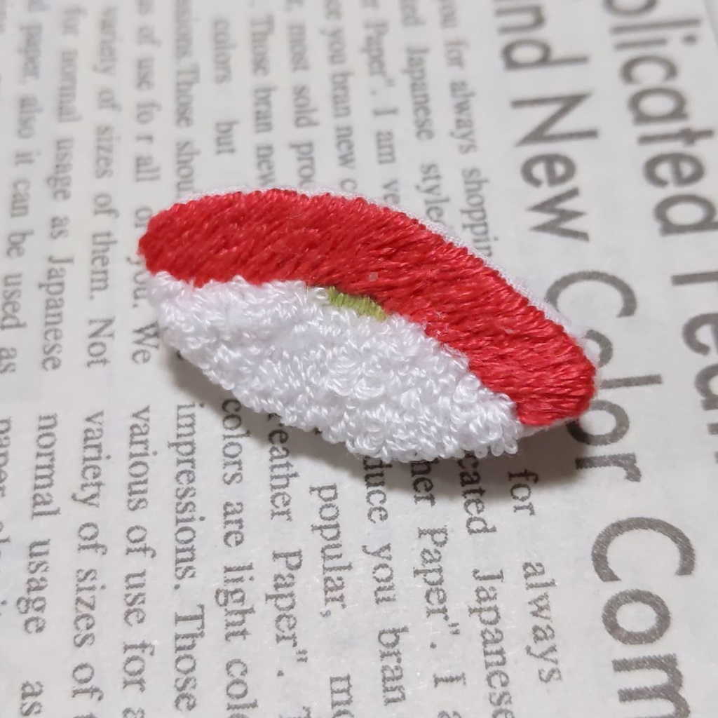 お寿司の刺繍ブローチ（マグロ）