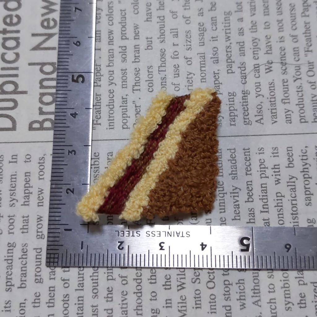 シベリアの刺繍ブローチ