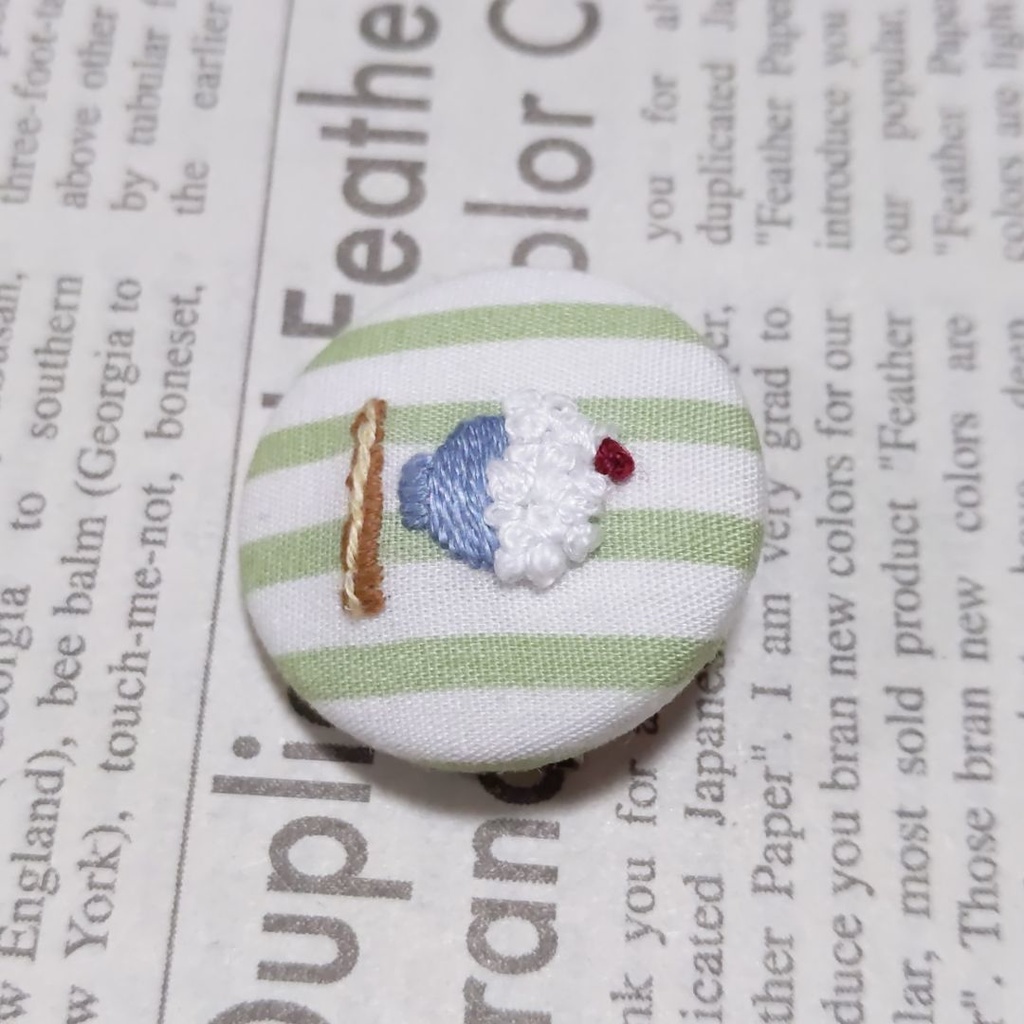 梅干しご飯の刺繍バッジ