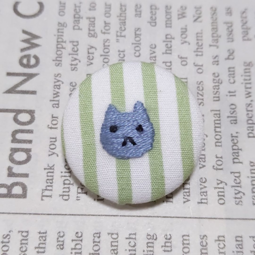 ネコの刺繍バッジ