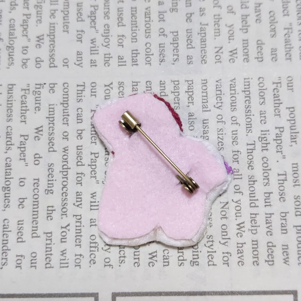 キノコの刺繍ブローチ