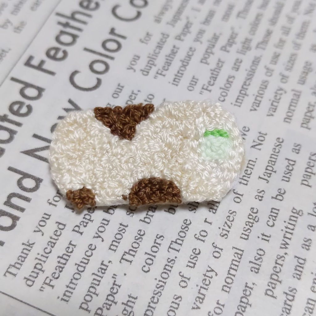 ちくわの刺繍ブローチ