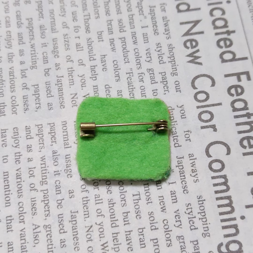 四角いスイカの刺繍ブローチ