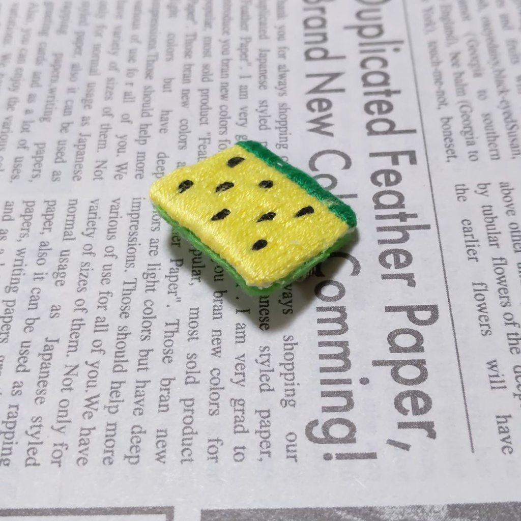 四角いスイカの刺繍ブローチ
