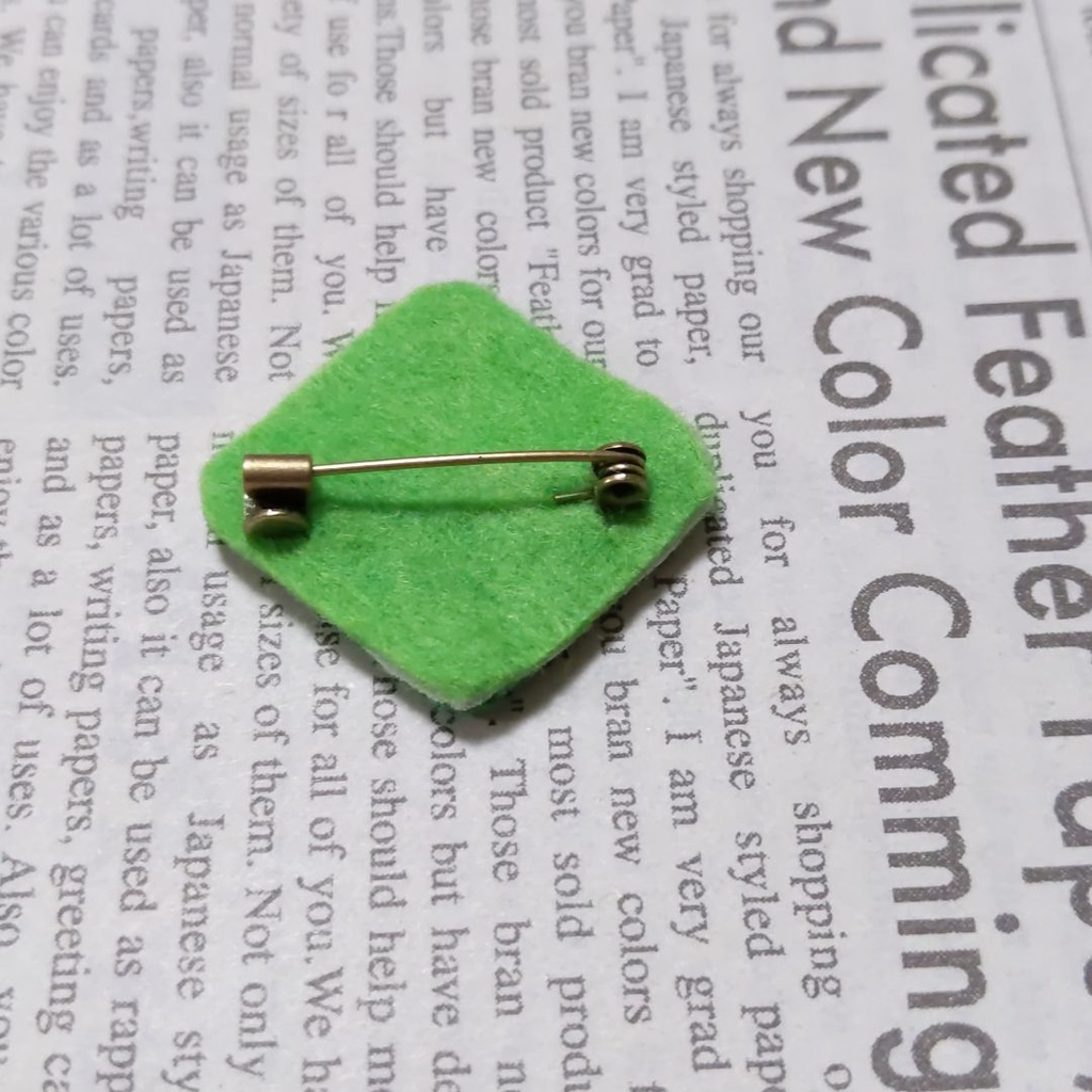 スイカの刺しゅうブローチ(ひし形)