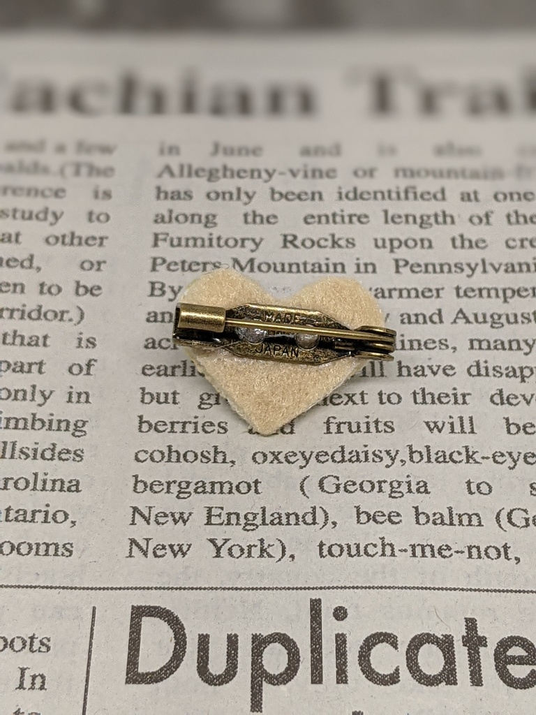 ハートチョコ刺しゅうブローチ