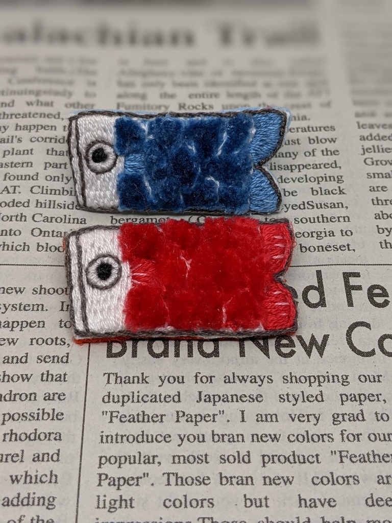 こいのぼりのこいの刺しゅうブローチ