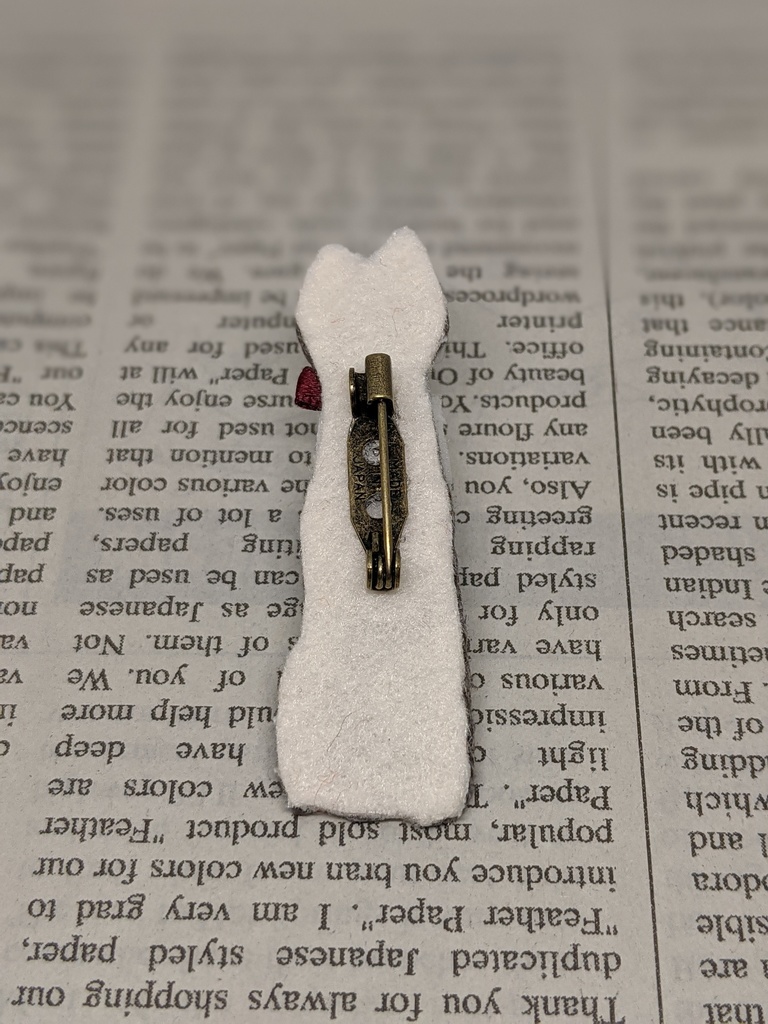 ロングネコチャーン刺しゅうブローチ