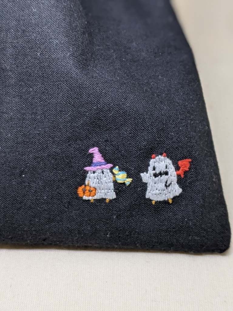 オバケちゃんの刺しゅう入り巾着袋