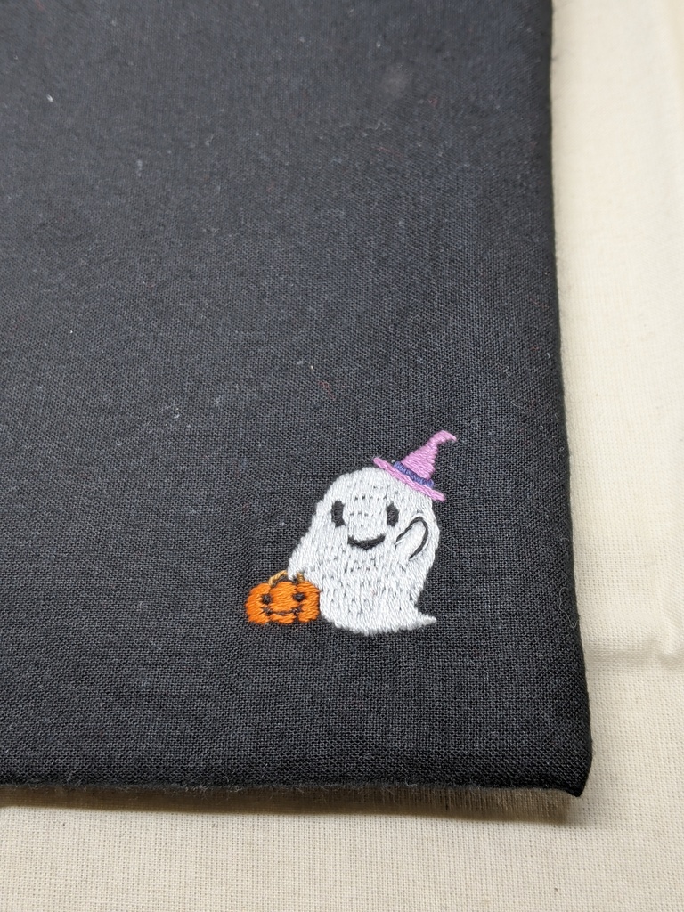 オバケちゃんの刺しゅう入り巾着袋