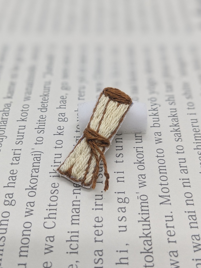 契約時の刺しゅうブローチ