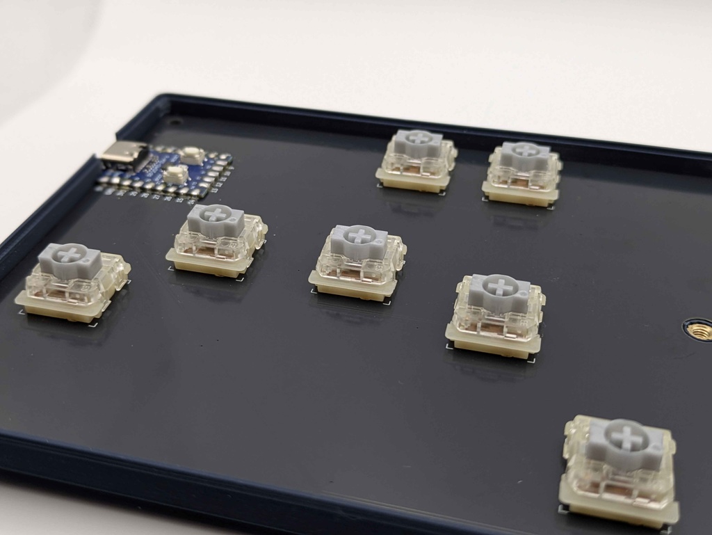 薄型レバーレスコントローラー『UNIQU』/ 月光