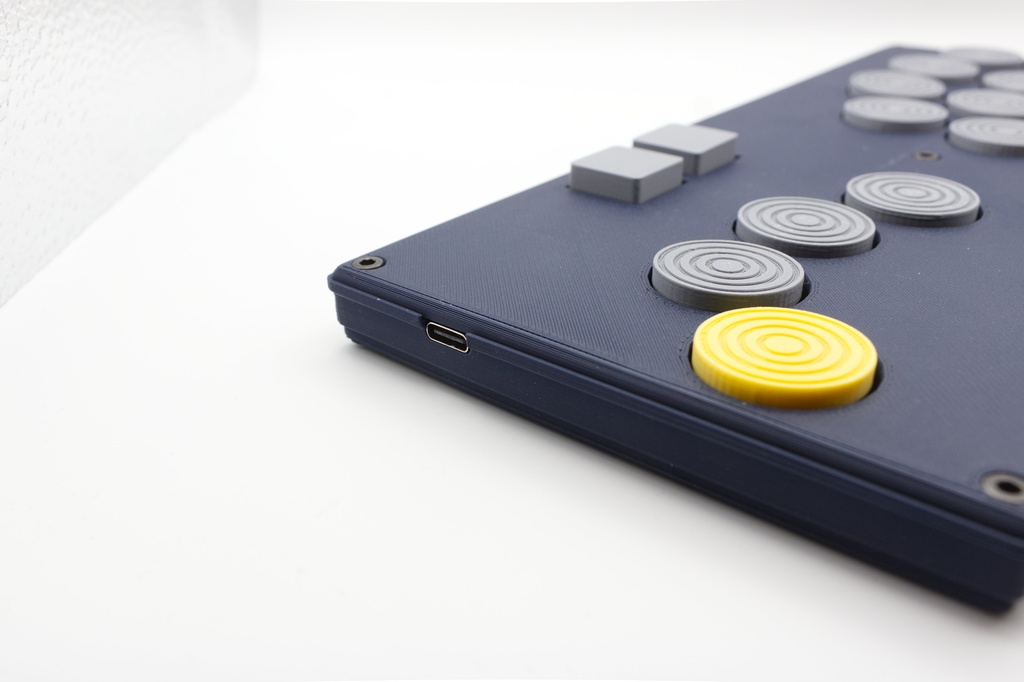 薄型レバーレスコントローラー『UNIQU』/ 月光