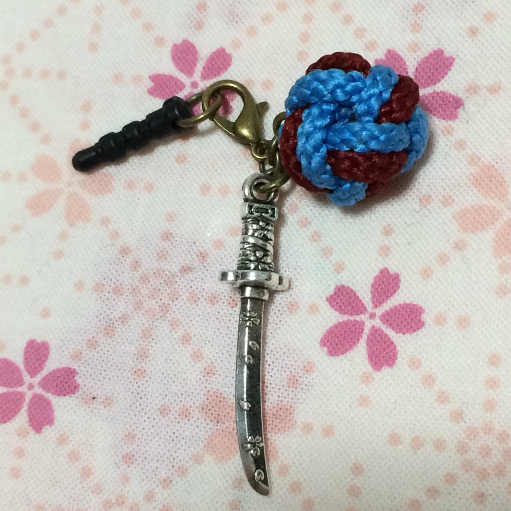 組紐と刀の和風チャーム