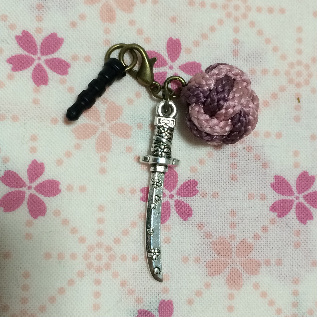組紐と刀の和風チャーム
