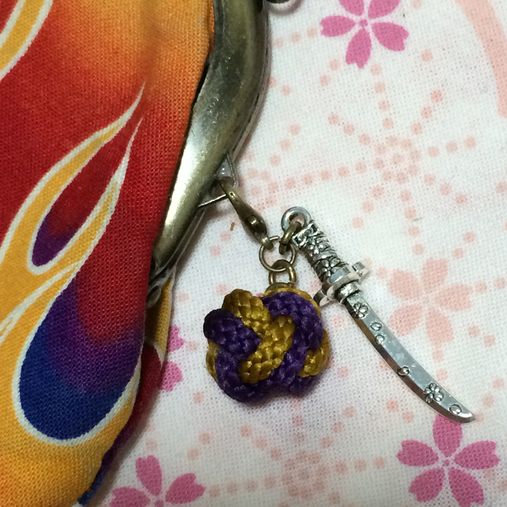 組紐と刀の和風チャーム