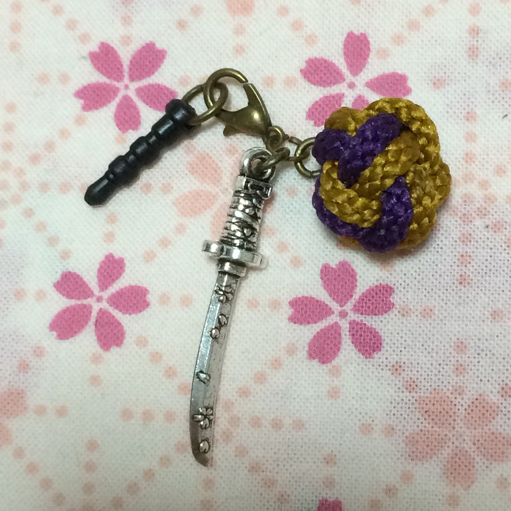 組紐と刀の和風チャーム