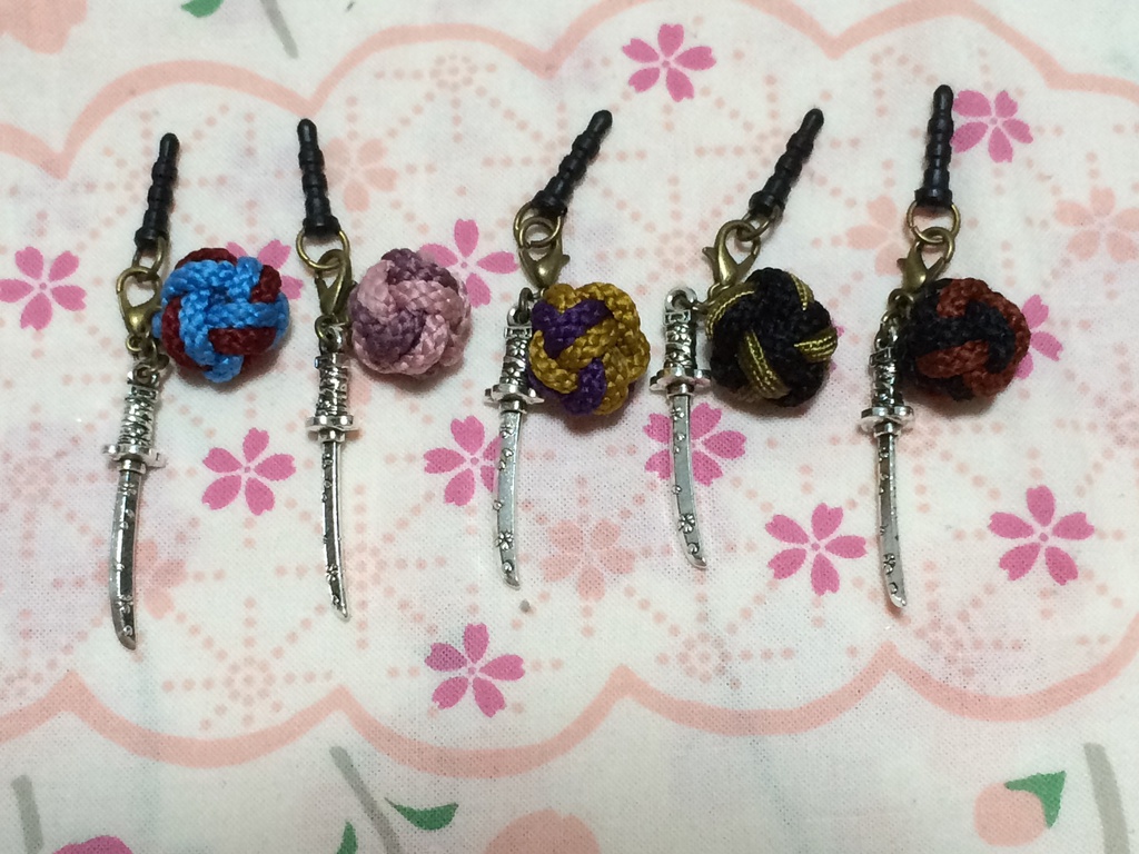 組紐と刀の和風チャーム