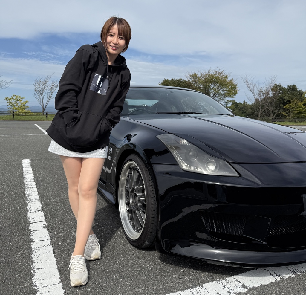 トレンチライフ・ロゴ入りプルオーバータイプパーカー【ブラック】