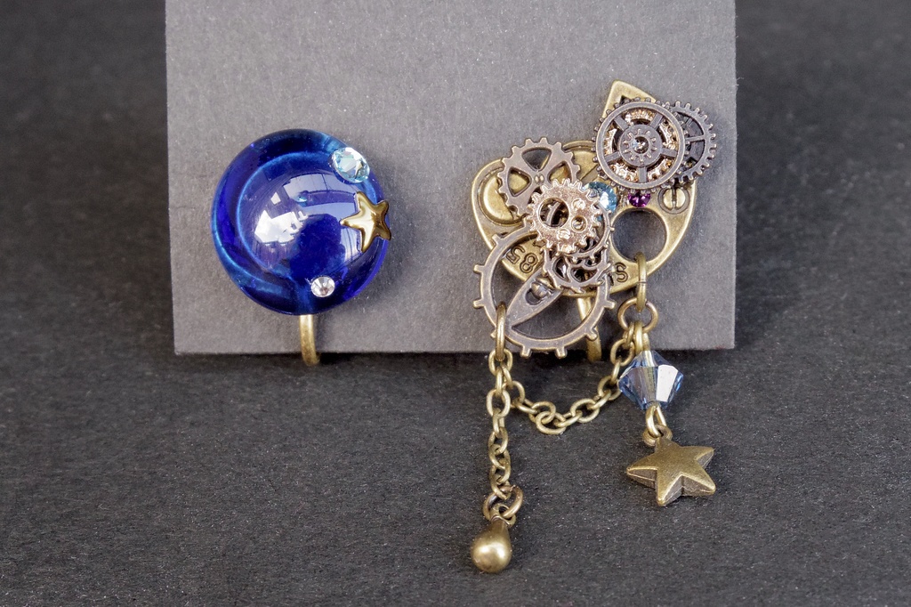 歯車とガラスタイルのイヤリング 「MANA-北の魔女の耳飾り-」