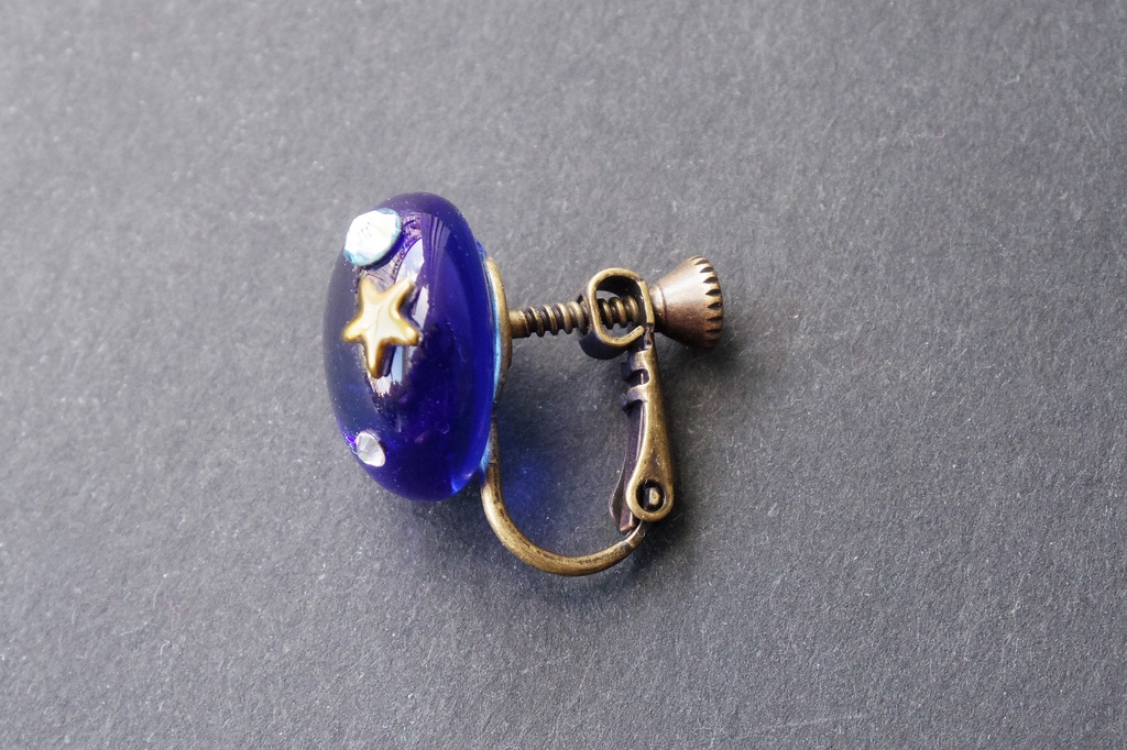 歯車とガラスタイルのイヤリング 「MANA-北の魔女の耳飾り-」