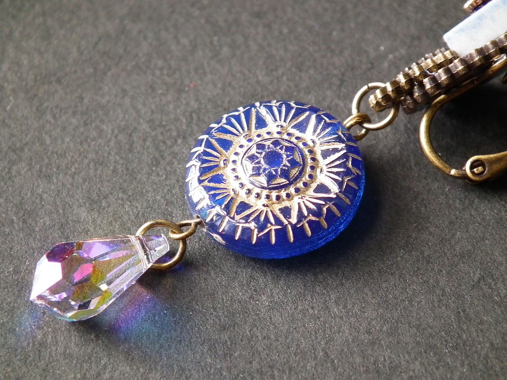 歯車とタイルのイヤリング 「がらくた塔と天球儀の魔女-Rigel-」